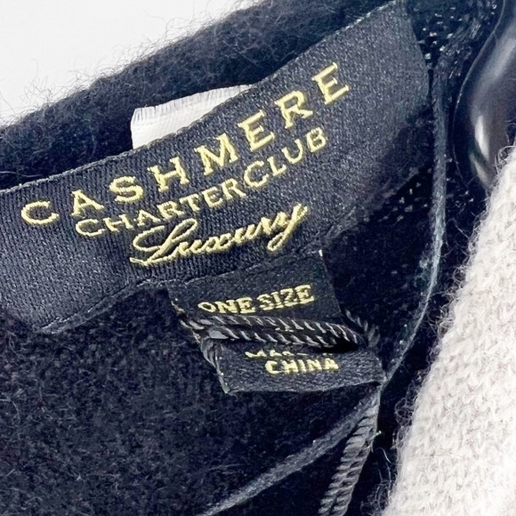 ✅NWOT Charter Club Color-blocked Cashmere Wrap OS Color Classic Black/BLUE Combo - Picture 7 of 7